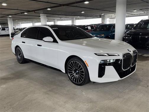 2025 BMW 740 740i
