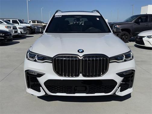 2022 BMW X7 M50i