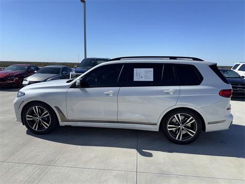 2022 BMW X7 M50i