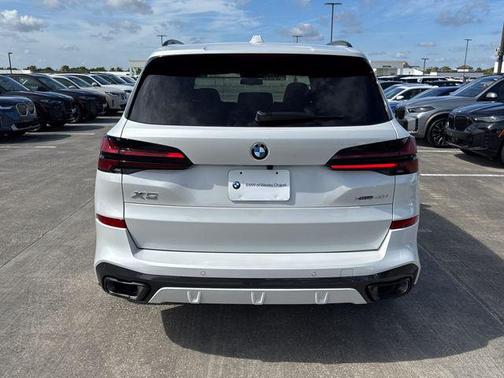 Mineral White Metallic 2026 BMW X5 xDrive40i