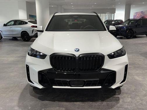 Mineral White Metallic 2026 BMW X5 PHEV xDrive50e