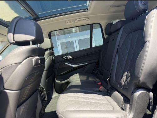 Gray Metallic 2024 BMW X7 xDrive40i