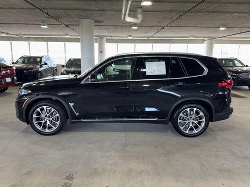 Black Sapphire Metallic 2025 BMW X5 xDrive40i