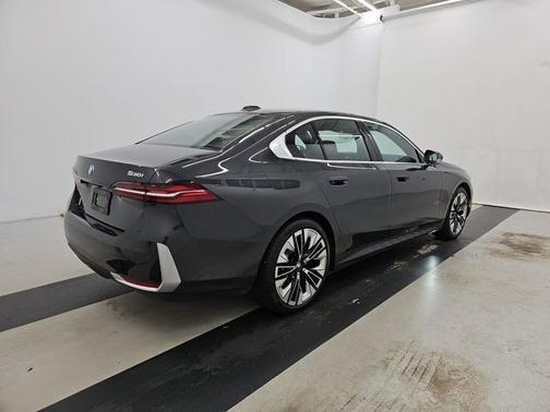 2025 BMW 530 530i