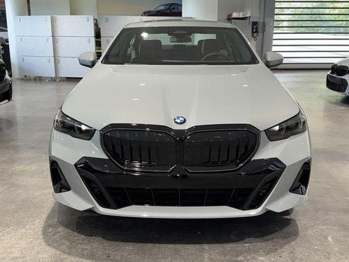 Brooklyn Grey Metallic 2026 BMW 530 530i