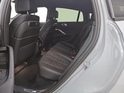 2025 BMW X6 xDrive40i