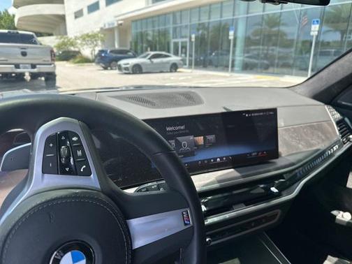 2025 BMW X7 xDrive40i