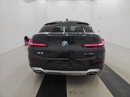 2025 BMW X4 xDrive30i