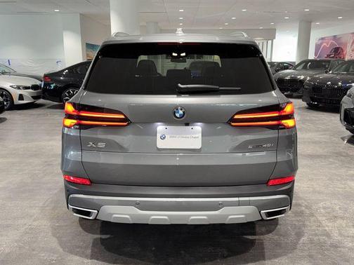 Skyscraper Grey Metallic 2026 BMW X5 sDrive40i