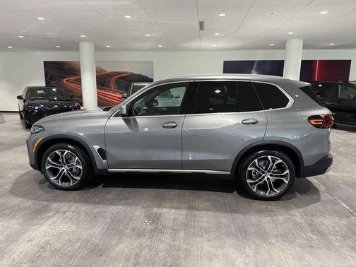 Skyscraper Grey Metallic 2026 BMW X5 sDrive40i