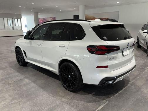 Mineral White Metallic 2026 BMW X5 sDrive40i