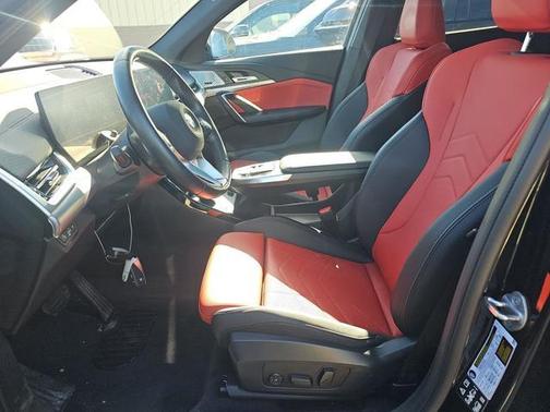 2025 BMW X6 xDrive40i