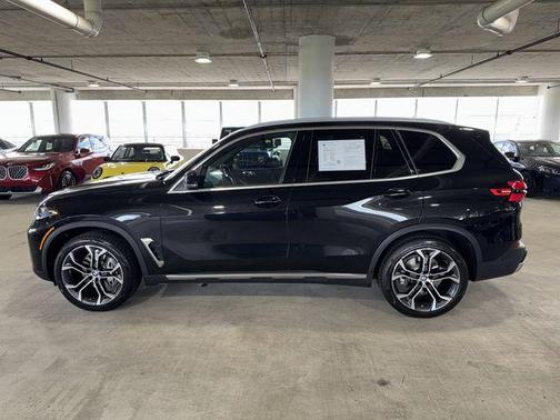 Black Sapphire Metallic 2026 BMW X5 sDrive40i