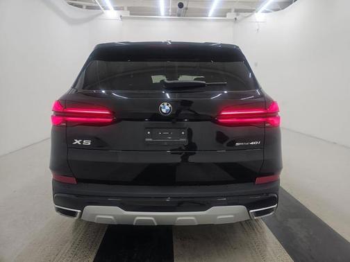 Black Sapphire Metallic 2026 BMW X5 sDrive40i