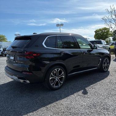 Black Sapphire Metallic 2026 BMW X5 PHEV xDrive50e