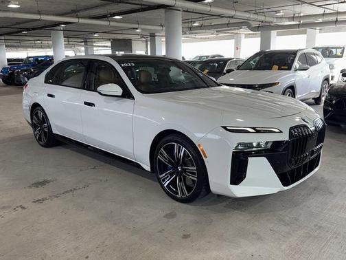 Alpine White 2023 BMW 740 i