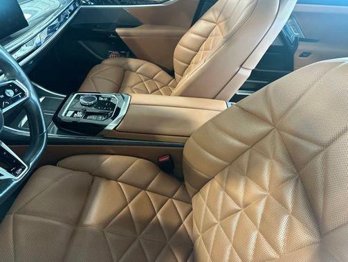 Alpine White 2023 BMW 740 i