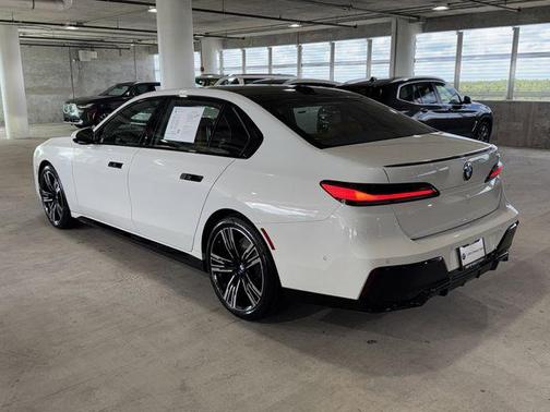 Alpine White 2023 BMW 740 i