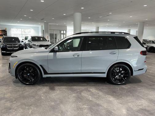 Brooklyn Grey Metallic 2027 BMW X7 xDrive40i