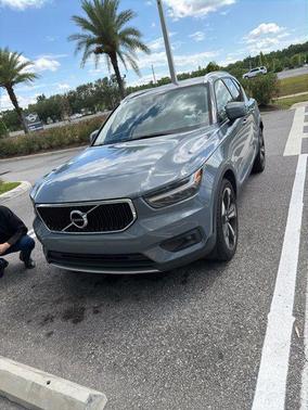 Thunder Grey Metallic 2021 Volvo XC40 T5 Momentum