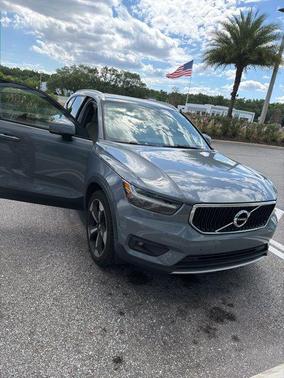 Thunder Grey Metallic 2021 Volvo XC40 T5 Momentum