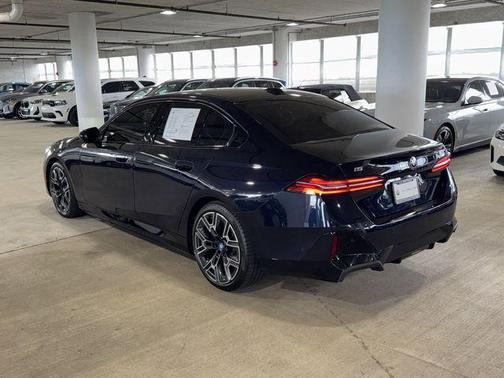 Carbon Black Metallic 2025 BMW i5 xDrive40