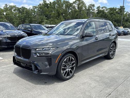 Dravit Grey Metallic 2027 BMW X7 xDrive40i