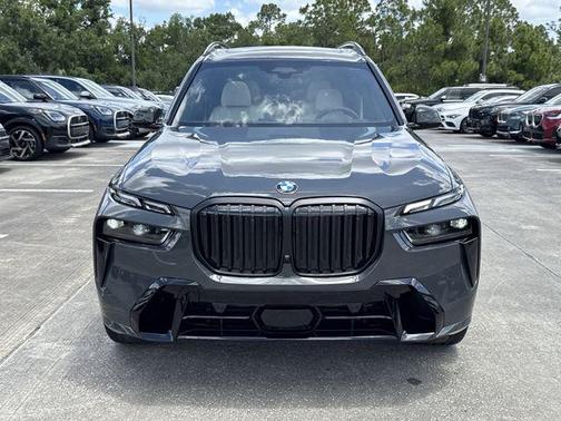 Dravit Grey Metallic 2027 BMW X7 xDrive40i