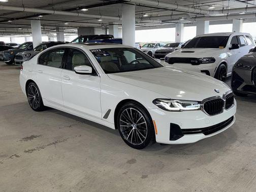 Alpine White 2023 BMW 540 i