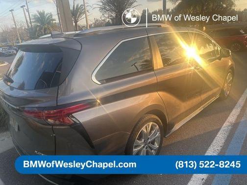 2024 Toyota Sienna Platinum