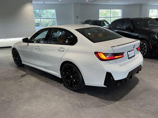 Alpine White 2026 BMW 330 330i
