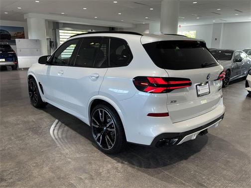 2025 BMW X5 M60i