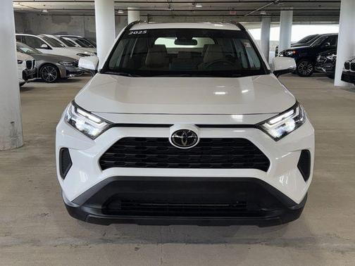 Ice Cap 2025 Toyota RAV4 XLE