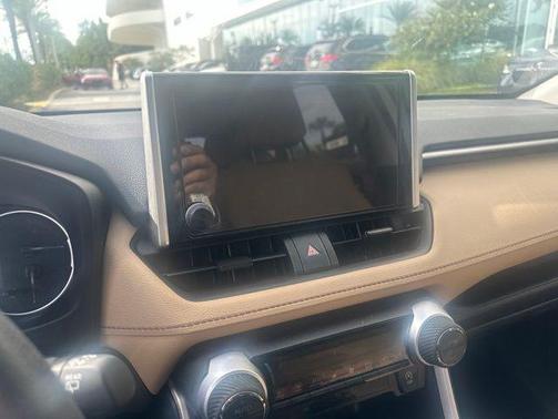 Ice Cap 2025 Toyota RAV4 XLE