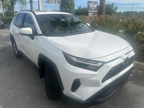 Ice Cap 2025 Toyota RAV4 XLE