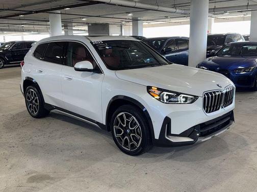 Mineral White Metallic 2025 BMW X1 xDrive28i