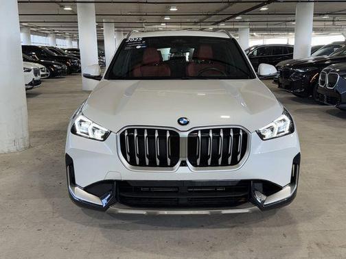 Mineral White Metallic 2025 BMW X1 xDrive28i