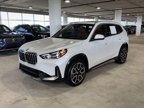Mineral White Metallic 2025 BMW X1 xDrive28i