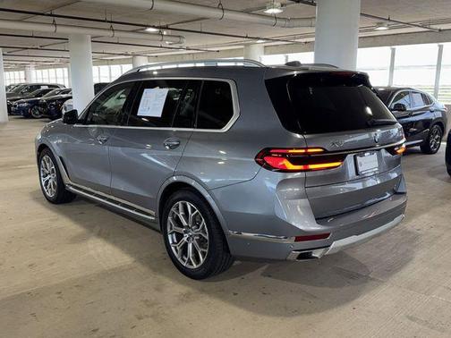Skyscraper Grey Metallic 2023 BMW X7 xDrive40i