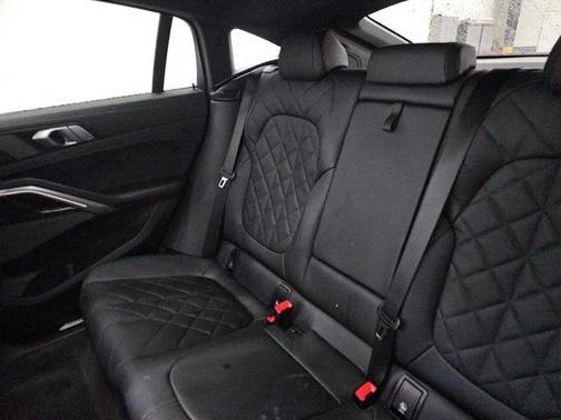 2025 BMW X6 xDrive40i