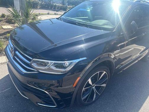 Deep Black Pearl 2024 Volkswagen Tiguan 2.0T SEL R-Line 4MOTION