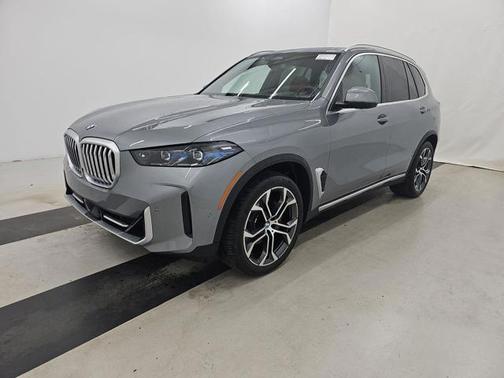 Skyscraper Grey Metallic 2026 BMW X5 xDrive40i