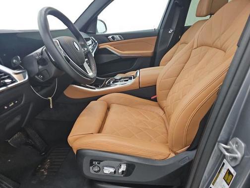 Skyscraper Grey Metallic 2026 BMW X5 xDrive40i
