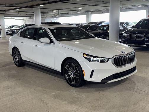 Alpine White 2025 BMW i5 eDrive40