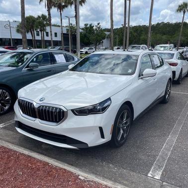 Alpine White 2025 BMW i5 eDrive40
