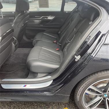 2022 BMW 750 i xDrive