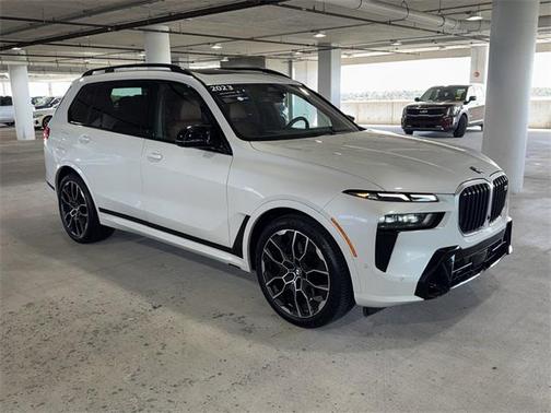 2023 BMW X7 M60i