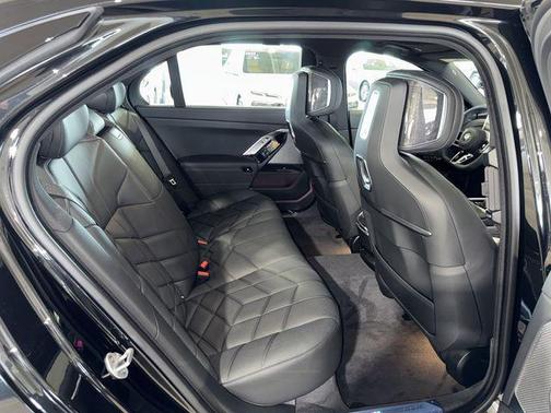 Black Sapphire Metallic 2026 BMW 760 xDrive