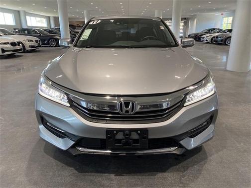 Photo 2 of 34 of 2017 Honda Accord Touring