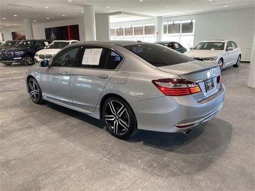 Photo 5 of 34 of 2017 Honda Accord Touring